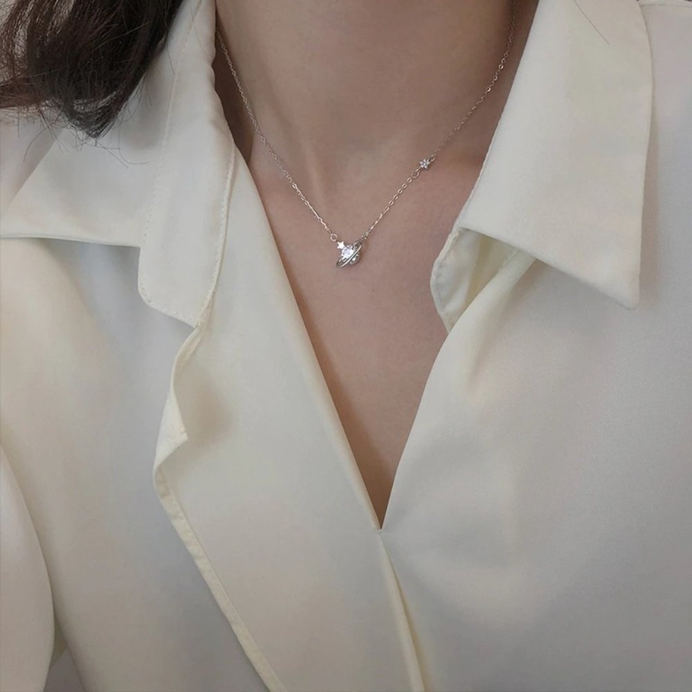NEW Silver/Gold Shiny Planet-shape Necklace - Picture 6 of 9